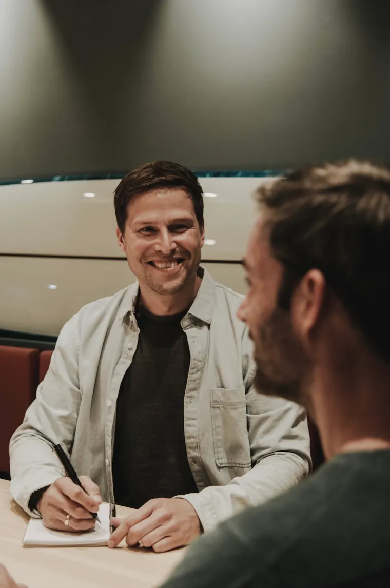 Patrick Großmann im Gespräch mit einem Coachee